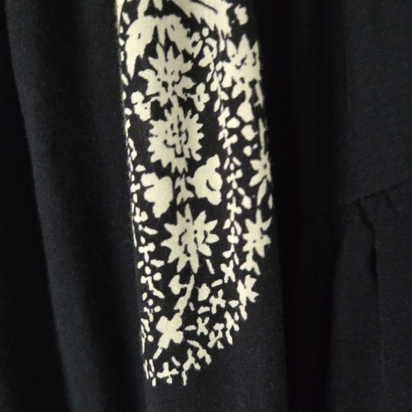 Surf Gypsy Navy Blue Blouse with White Patterns - Picture 3 of 4